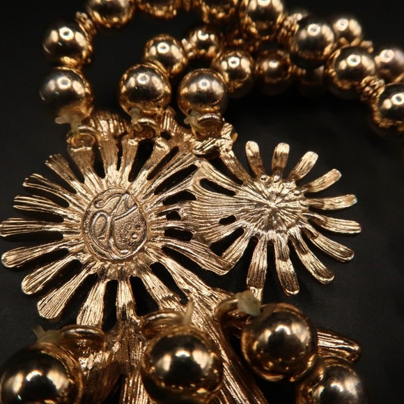 Vintage Goldtone Stretchy Bracelet Beaded with Floral Design Signed Midcentury - Picture 8 of 8